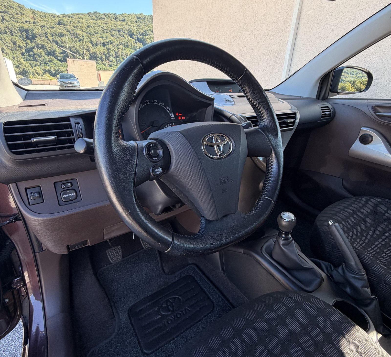 TOYOTA iQ2 1.0 VVT-i - galleria foto 3