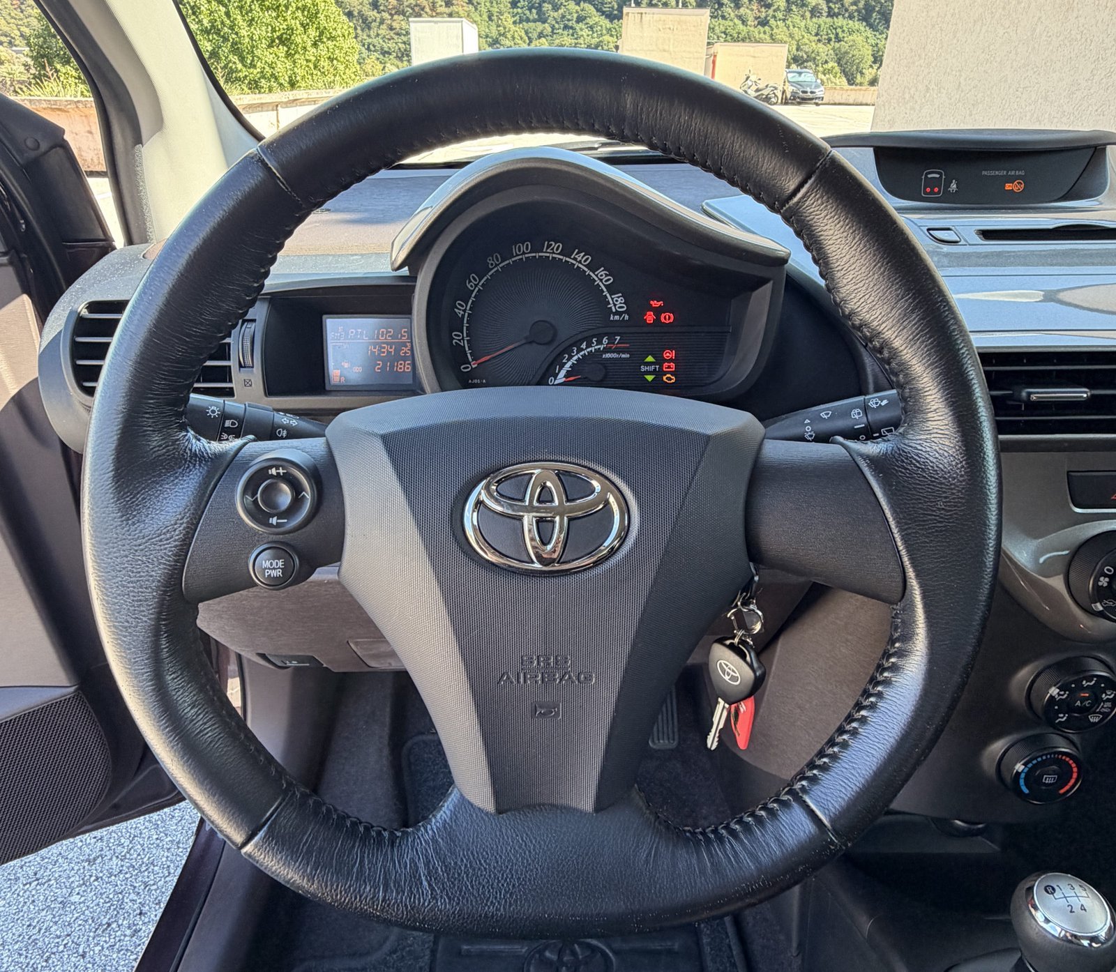 TOYOTA iQ2 1.0 VVT-i - galleria foto 7