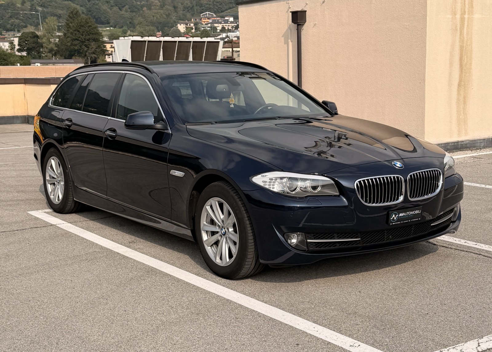 BMW 528i xDrive Touring Steptronic - vista principale